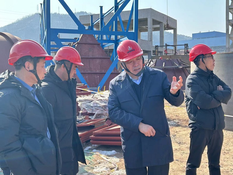 時啟林到黃陵新材公司調(diào)研指導工作