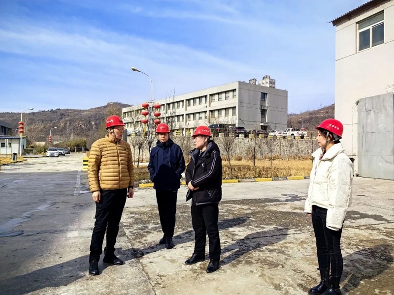 情牽一線 溫暖人心——張超暉深入黃陵公司、黃陵新材公司看望慰問(wèn)在崗職工并調(diào)研