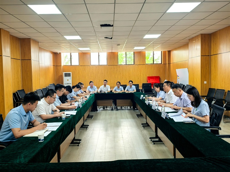 周紅一行到智引公司、固廢綜合利用中心、研發(fā)中心調(diào)研指導(dǎo)工作