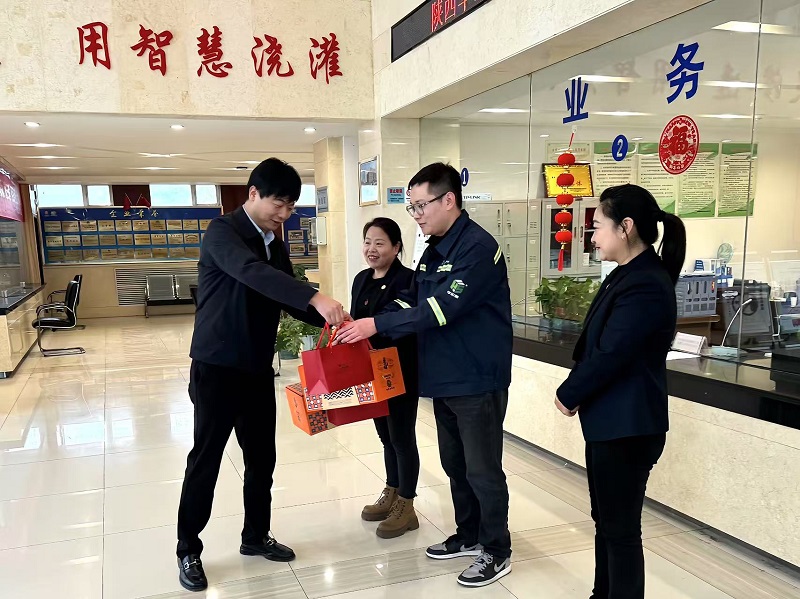 心系一線 新春送暖——華山營銷公司開展節(jié)前慰問活動(dòng)